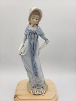 Lladro Nao Woman Lady with Bonnet, Shawl & Long Blue Dress Made In Spain #290