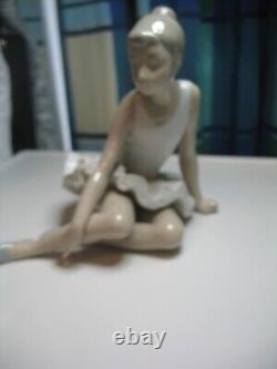 Lladro/ Nao figure ballerina'Sitting Ballerina
