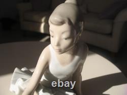 Lladro/ Nao figure ballerina'Sitting Ballerina