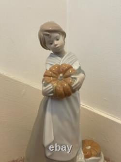 Lladro Nao figurine 0206 VILLAGER WITH PUMPKINS 13 Unusual Rare