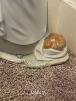 Lladro Nao figurine 0206 VILLAGER WITH PUMPKINS 13 Unusual Rare