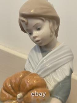 Lladro Nao figurine 0206 VILLAGER WITH PUMPKINS 13 Unusual Rare