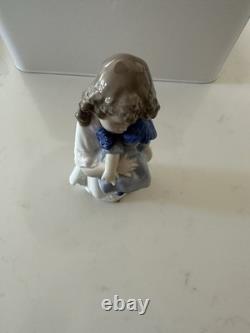 Lladro Nao figurine 1107 We're Sleepy Girl withRagdoll in Original Box