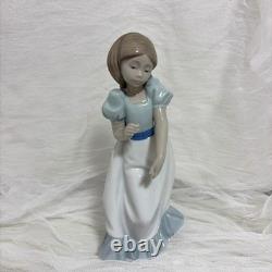 Lladró Nao figurine, interior decoration, ceramic girl