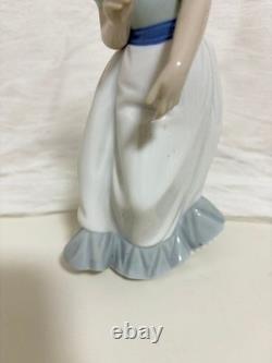 Lladró Nao figurine, interior decoration, ceramic girl