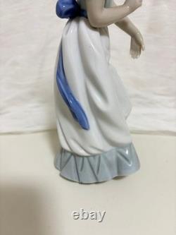 Lladró Nao figurine, interior decoration, ceramic girl