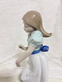 Lladró Nao figurine, interior decoration, ceramic girl