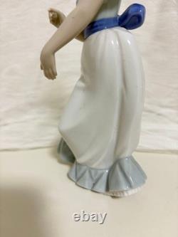 Lladró Nao figurine, interior decoration, ceramic girl