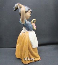 Lladro Nao statue figurine figure girl with flower basket gres finish excellent