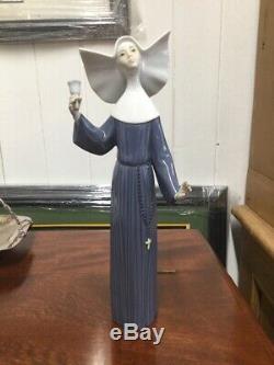 Lladro Nun Figurine'call To Prayer' #5551