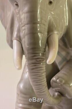 Lladro Painful Elephant Figure in excellent condition 5 1/2 RARE
