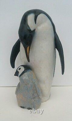 Lladro Penguin Love figurine