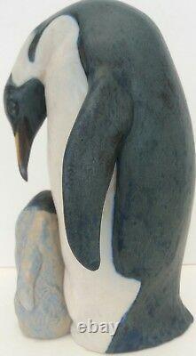 Lladro Penguin Love figurine