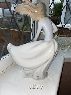 Lladro Petals In The Wind 6767 BOXED