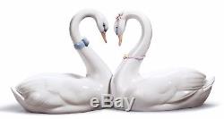 Lladro Porcelain Endless Love Figurine Swans Wedding Ornament 13cm 01006585