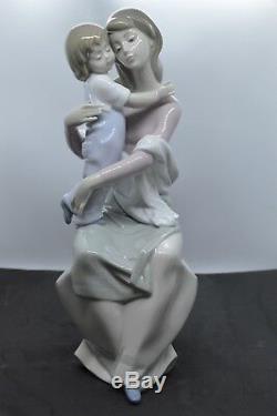 Lladro Porcelain Figurine A Mothers Love 01006634