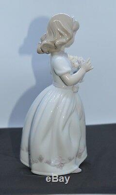Lladro Porcelain Figurine For A Special Someone 01006915
