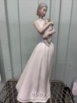 Lladro Porcelain Figurine From Nao The Light Of My Life 15 Tall Glossy Mint