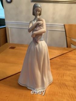 Lladro Porcelain Figurine From Nao The Light Of My Life 15 Tall Glossy Mint