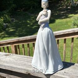 Lladro Porcelain Figurine From Nao The Light Of My Life 15 Tall Glossy Mint