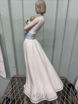 Lladro Porcelain Figurine From Nao The Light Of My Life 15 Tall Glossy Mint