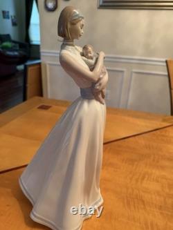 Lladro Porcelain Figurine From Nao The Light Of My Life 15 Tall Glossy Mint