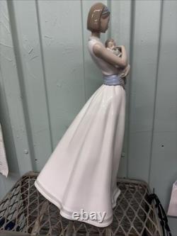 Lladro Porcelain Figurine From Nao The Light Of My Life 15 Tall Glossy Mint