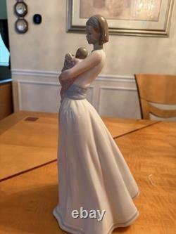 Lladro Porcelain Figurine From Nao The Light Of My Life 15 Tall Glossy Mint