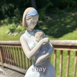 Lladro Porcelain Figurine From Nao The Light Of My Life 15 Tall Glossy Mint