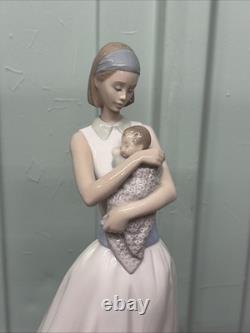 Lladro Porcelain Figurine From Nao The Light Of My Life 15 Tall Glossy Mint
