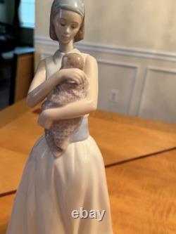 Lladro Porcelain Figurine From Nao The Light Of My Life 15 Tall Glossy Mint