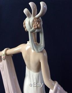 Lladro Porcelain Figurine GRAND DAME Lady 1568 Vintage Retired 1992 Solemne Dama