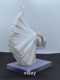 Lladro Porcelain Figurine Giselle Reverence 1008474