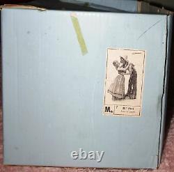 Lladro Porcelain Figurine KISSING THE FATHER #2114, Boxed