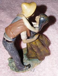 Lladro Porcelain Figurine KISSING THE FATHER #2114, Boxed