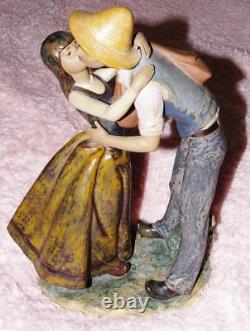Lladro Porcelain Figurine KISSING THE FATHER #2114, Boxed