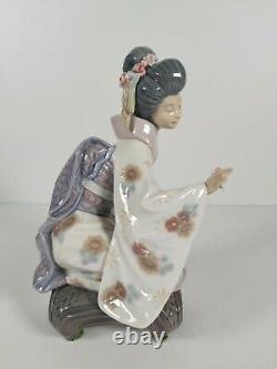 Lladro Porcelain Figurine Kiyoko Model No. 1450, Appr. 17.5cm Tall