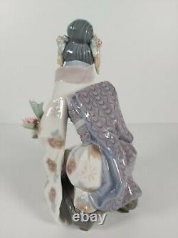 Lladro Porcelain Figurine Kiyoko Model No. 1450, Appr. 17.5cm Tall