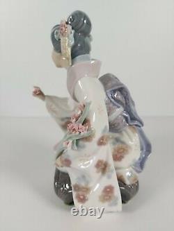 Lladro Porcelain Figurine Kiyoko Model No. 1450, Appr. 17.5cm Tall