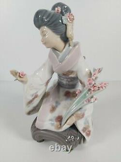 Lladro Porcelain Figurine Kiyoko Model No. 1450, Appr. 17.5cm Tall
