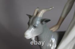 Lladro Porcelain Figurine Nao Girl with Pitcher and Goat 1983 H 31 cm