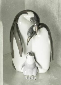 Lladro Porcelain Figurine Penguin Family 01008696 Was £630 Now £535.50