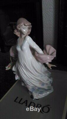 Lladro Porcelain Figurine Sprng Splendor 05898 Mint Condition