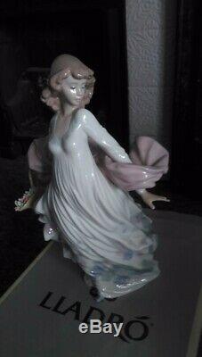 Lladro Porcelain Figurine Sprng Splendor 05898 Mint Condition