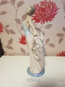 Lladro Porcelain Figurine The Dancer lady Holding Dress 5050