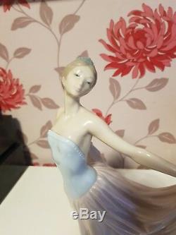 Lladro Porcelain Figurine The Dancer lady Holding Dress 5050