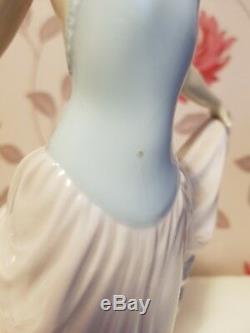 Lladro Porcelain Figurine The Dancer lady Holding Dress 5050