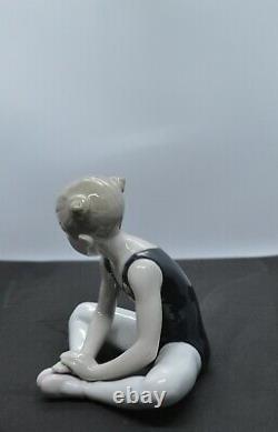 Lladro Porcelain Figurine Thinking Of My Debut Was £245 Now £208.00