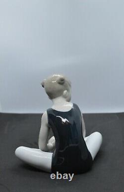 Lladro Porcelain Figurine Thinking Of My Debut Was £245 Now £208.00