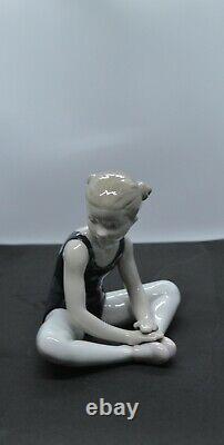 Lladro Porcelain Figurine Thinking Of My Debut Was £245 Now £208.00